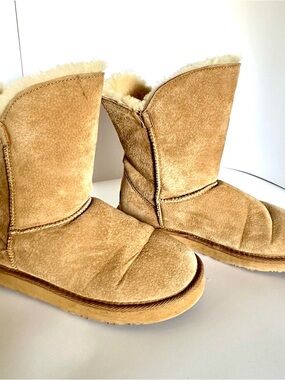 Lamo Chestnut Tan Suede Shearling Winter Boots